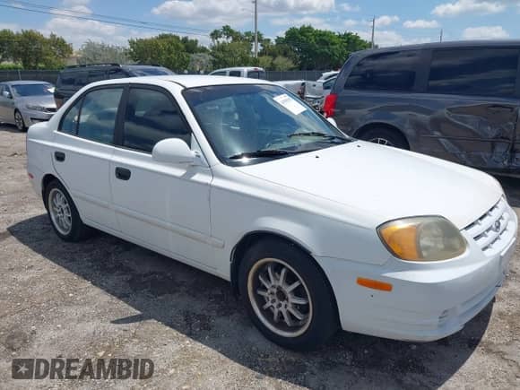 2003 Hyundai Accent GL z VIN KMHCG45C53U468978, wystawiony jako IAAI lot #41999193 z przebiegiem 105 514 mil mil oraz . Historia ofert i sprzedaży dostępna na DreamBid. Obrazek 1.