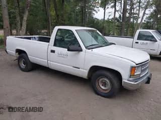 1998 Chevrolet Silverado 1500 z VIN 1GCEC14WXWZ277972, wystawiony jako IAAI lot #43178275 z przebiegiem 111 397 mil mil oraz . Historia ofert i sprzedaży dostępna na DreamBid. Obrazek 1.