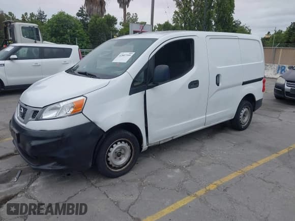 ✅ 2015 Nissan NV200 S • VIN: 3N6CM0KN3FK699035 • Lot: 42807359. Wystawiony na IAAI z przebiegiem 121 906 mil. Bezpłatny archiwum sprzedaży aukcyjnych z USA i szczegółowy raport historii pojazdu na DreamBid. Zdjęcie 2.