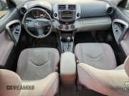 ✅ 2006 Toyota RAV4 • VIN: JTMBD33VX66007825 • Lot: 92792035. Wystawiony na Copart z przebiegiem 309 267 mil. Bezpłatny archiwum sprzedaży aukcyjnych z USA i szczegółowy raport historii pojazdu na DreamBid. Zdjęcie 8.