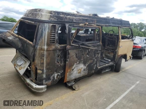 ✅ 1979 Volkswagen Beetle • VIN: 2392063156 • Lot: 57988605. Wystawiony na Copart z przebiegiem Nie podano. Bezpłatny archiwum sprzedaży aukcyjnych z USA i szczegółowy raport historii pojazdu na DreamBid. Zdjęcie 3.