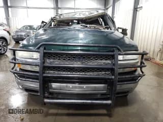 ✅ 2001 Chevrolet Suburban LT • VIN: 3GNGK26G61G122777 • Lot: 76675594. Wystawiony na Copart z przebiegiem 240 381 mil. Bezpłatny archiwum sprzedaży aukcyjnych z USA i szczegółowy raport historii pojazdu na DreamBid. Zdjęcie 5.