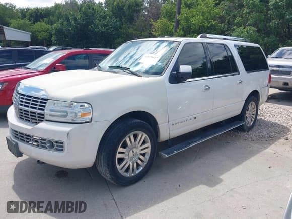 ✅ 2011 Lincoln Navigator • VIN: 5LMJJ3H56BEJ01271 • Lot: 42678027. Listed on IAAI with 260,751 mi. Free auction sales archive from the USA and detailed vehicle history report at DreamBid. Image 2.