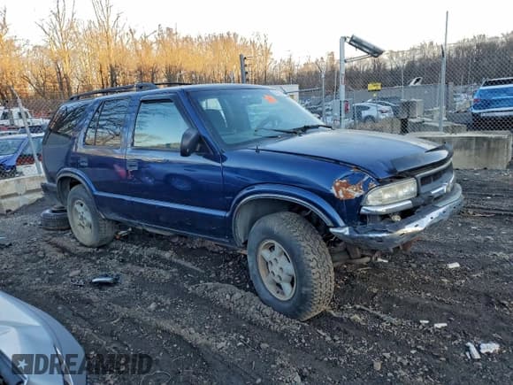 ✅ 2001 Chevrolet Blazer LT • VIN: 1GNDT13W81K228985 • Lot: 96769085. Listed on Copart with 212,572 mi. Free auction sales archive from the USA and detailed vehicle history report at DreamBid. Image 4.