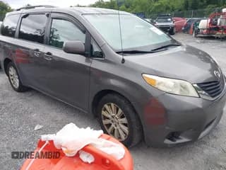 ✅ 2012 Toyota Sienna LE • VIN: 5TDJK3DC1CS035944 • Lot: 42964470. Wystawiony na IAAI z przebiegiem 209 634 mil. Bezpłatny archiwum sprzedaży aukcyjnych z USA i szczegółowy raport historii pojazdu na DreamBid. Zdjęcie 1.