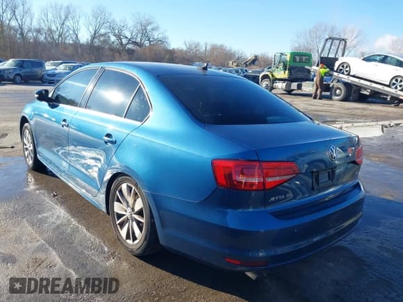 ✅ 2015 Volkswagen Jetta SE • VIN: 3VWD07AJ2FM257987 • Lot: 41009826. Wystawiony na IAAI z przebiegiem 112 213 mil. Bezpłatny archiwum sprzedaży aukcyjnych z USA i szczegółowy raport historii pojazdu na DreamBid. Zdjęcie 3.