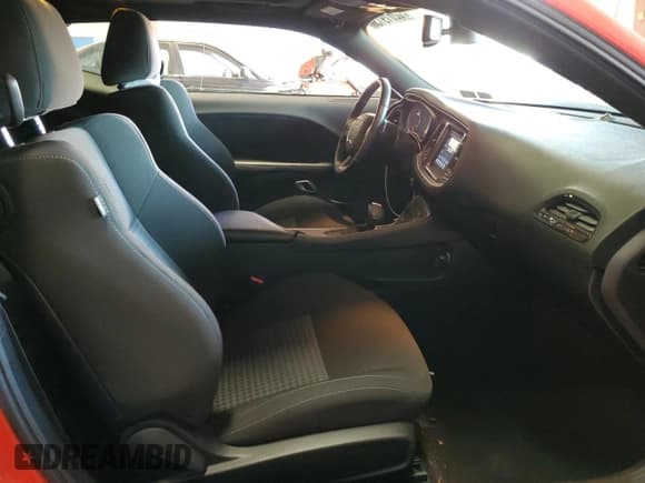 ✅ 2022 Dodge Challenger GT • VIN: 2C3CDZKG5NH109559 • Lot: 70261913. Wystawiony na Copart z przebiegiem 8 872 mil. Bezpłatny archiwum sprzedaży aukcyjnych z USA i szczegółowy raport historii pojazdu na DreamBid. Zdjęcie 10.