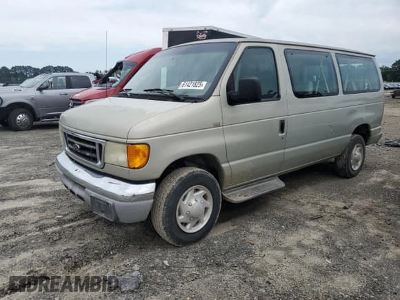 ✅ 2006 Ford Econoline Passenger XL • VIN: 1FBNE31L16HB32734 • Lot: 61421825. Listed on Copart with 204,661 mi. Free auction sales archive from the USA and detailed vehicle history report at DreamBid. Image 1.
