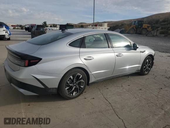 2025 Hyundai Sonata SEL z VIN KMHL64JA3SA480036, wystawiony jako Copart lot #85410325 z przebiegiem 9 363 mil mil oraz Czysty tytuł • Clean title. Historia ofert i sprzedaży dostępna na DreamBid. Obrazek 3.