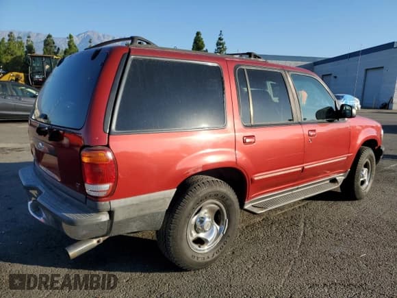 ✅ 1999 Ford Explorer XLT • VIN: 1FMZU32E5XZA30635 • Lot: 82159075. Wystawiony na Copart z przebiegiem 251 058 mil. Bezpłatny archiwum sprzedaży aukcyjnych z USA i szczegółowy raport historii pojazdu na DreamBid. Zdjęcie 3.