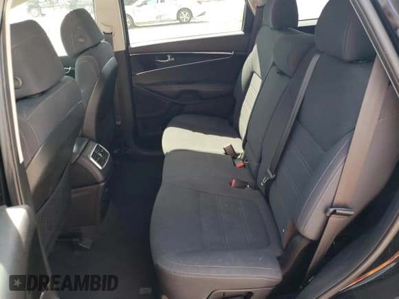 ✅ 2017 Kia Sorento LX • VIN: 5XYPGDA52HG291358 • Лот: 70687625. Опубликован ранее на Copart с пробегом 99 036 миль. Бесплатный доступ к архиву аукционных продаж из США и подробный отчёт об истории автомобиля на DreamBid. Изображение 10.