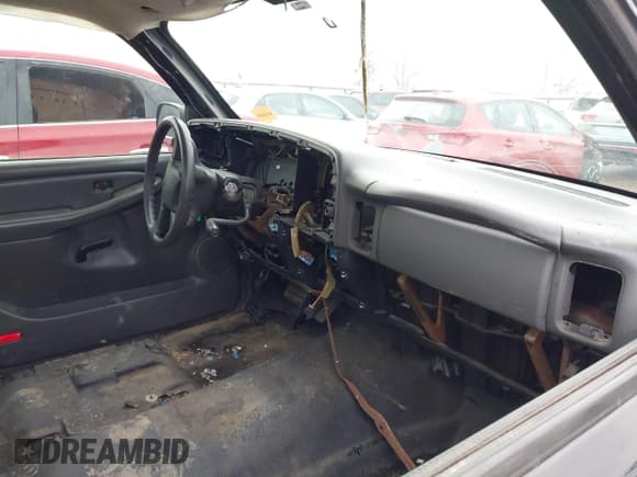 ✅ 2005 Chevrolet Silverado 1500 Work Truck • VIN: 1GCEC14X95Z330927 • Лот: 41565885. Опубликован ранее на IAAI с пробегом Не указан. Бесплатный доступ к архиву аукционных продаж из США и подробный отчёт об истории автомобиля на DreamBid. Изображение 5.