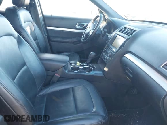 ✅ 2016 Ford Explorer XLT • VIN: 1FM5K8DH0GGC37874 • Lot: 43916434. Wystawiony na IAAI z przebiegiem 204 047 mil. Bezpłatny archiwum sprzedaży aukcyjnych z USA i szczegółowy raport historii pojazdu na DreamBid. Zdjęcie 5.