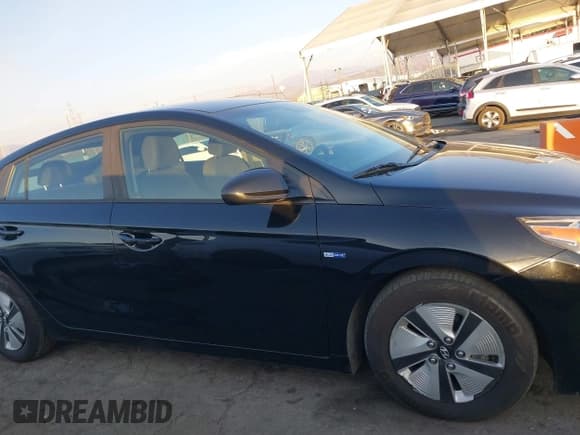 ✅ 2019 Hyundai Ioniq Blue • VIN: KMHC65LC0KU165343 • Lot: 41425456. Wystawiony na IAAI z przebiegiem 200 068 mil. Bezpłatny archiwum sprzedaży aukcyjnych z USA i szczegółowy raport historii pojazdu na DreamBid. Zdjęcie 14.