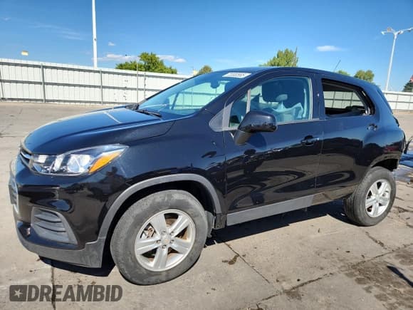 ✅ 2022 Chevrolet Trax LS • VIN: KL7CJNSM2NB543172 • Lot: 72000565. Listed on Copart with 9,911 mi. Free auction sales archive from the USA and detailed vehicle history report at DreamBid. Image 1.