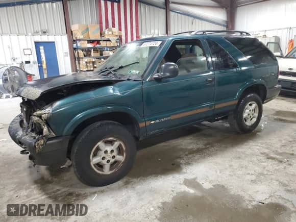 1996 Chevrolet Blazer с VIN 1GNCT18W7TK133678, выставлен на аукционе Copart как лот 67274724 с пробегом Не указан миль и Списание • Salvage title. История ставок и продаж доступна на DreamBid. Изображение 1.