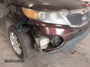 ✅ 2011 Kia Sorento LX • VIN: 5XYKT3A18BG109473 • Lot: 43728724. Wystawiony na IAAI z przebiegiem 153 223 mil. Bezpłatny archiwum sprzedaży aukcyjnych z USA i szczegółowy raport historii pojazdu na DreamBid. Zdjęcie 12.