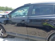 ✅ 2018 Toyota RAV4 XLE • VIN: 2T3WFREVXJW491725 • Lot: 42216365. Wystawiony na IAAI z przebiegiem 76 365 mil. Bezpłatny archiwum sprzedaży aukcyjnych z USA i szczegółowy raport historii pojazdu na DreamBid. Zdjęcie 14.