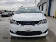 ✅ 2018 Chrysler Pacifica Touring L Plus • VIN: 2C4RC1EG4JR172565 • Лот: 80069545. Опубликован ранее на Copart с пробегом 83 667 миль. Бесплатный доступ к архиву аукционных продаж из США и подробный отчёт об истории автомобиля на DreamBid. Изображение 5.