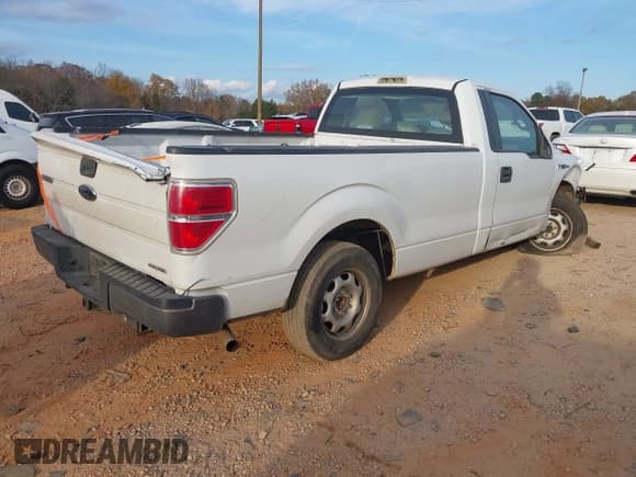 ✅ 2010 Ford F-150 XL • VIN: 1FTMF1CW5AKA16416 • Lot: 43744207. Listed on IAAI with 268,467 mi. Free auction sales archive from the USA and detailed vehicle history report at DreamBid. Image 4.