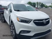 ✅ 2019 Buick Encore Essence • VIN: KL4CJCSM7KB783492 • Лот: 42369816. Опубликован ранее на IAAI с пробегом 104 178 миль. Бесплатный доступ к архиву аукционных продаж из США и подробный отчёт об истории автомобиля на DreamBid. Изображение 1.