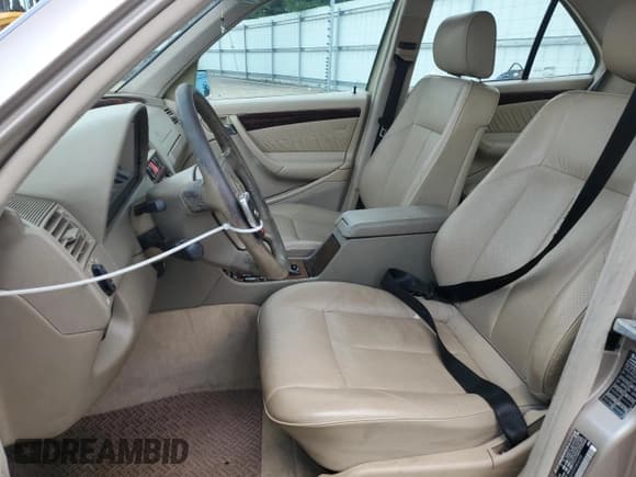 ✅ 2000 Mercedes-Benz C 230 Kompressor • VIN: WDBHA24G9YA806300 • Lot: 61999505. Wystawiony na Copart z przebiegiem 113 036 mil. Bezpłatny archiwum sprzedaży aukcyjnych z USA i szczegółowy raport historii pojazdu na DreamBid. Zdjęcie 7.