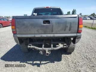 2002 Chevrolet Silverado 2500HD LS z VIN 1GCHK29U12E136559, wystawiony jako Copart lot #59023365 z przebiegiem 274 974 mil mil oraz Szkoda całkowita • Salvage title. Historia ofert i sprzedaży dostępna na DreamBid. Obrazek 6.