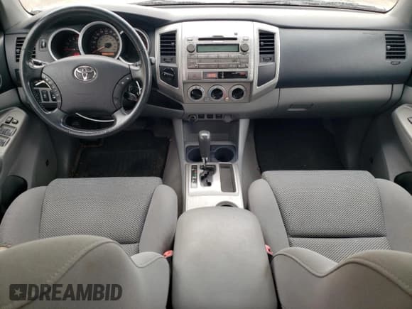 ✅ 2011 Toyota Tacoma • VIN: 3TMLU4EN1BM057479 • Lot: 85938495. Listed on Copart with 86,574 mi. Free auction sales archive from the USA and detailed vehicle history report at DreamBid. Image 8.