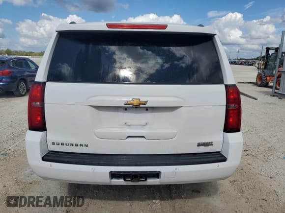 ✅ 2017 Chevrolet Suburban LT • VIN: 1GNSCHKC6HR329869 • Lot: 79276164. Wystawiony na Copart z przebiegiem 97 622 mil. Bezpłatny archiwum sprzedaży aukcyjnych z USA i szczegółowy raport historii pojazdu na DreamBid. Zdjęcie 6.