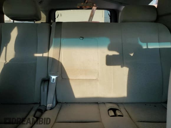 ✅ 2007 Chevrolet Suburban LT • VIN: 3GNFC16J37G192728 • Lot: 75826454. Wystawiony na Copart z przebiegiem Nie podano. Bezpłatny archiwum sprzedaży aukcyjnych z USA i szczegółowy raport historii pojazdu na DreamBid. Zdjęcie 10.