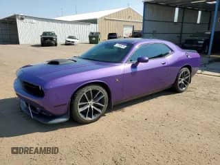 2016 Dodge Challenger R/T Scat Pack z VIN 2C3CDZFJ4GH118990, wystawiony jako Copart lot #71266475 z przebiegiem 49 675 mil mil oraz Czysty tytuł • Clean title. Historia ofert i sprzedaży dostępna na DreamBid. Obrazek 1.