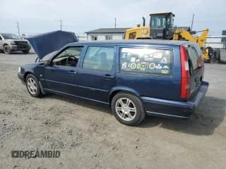 ✅ 1999 Volvo V70 • VIN: YV1LW56D5X2616580 • Лот: 70542835. Опубликован ранее на Copart с пробегом Не указан. Бесплатный доступ к архиву аукционных продаж из США и подробный отчёт об истории автомобиля на DreamBid. Изображение 2.