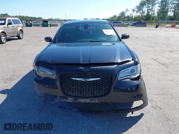 ✅ 2018 Chrysler 300 S • VIN: 2C3CCAGG3JH146245 • Lot: 43461365. Listed on IAAI with 134,794 mi. Free auction sales archive from the USA and detailed vehicle history report at DreamBid. Image 11.