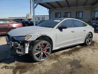 ✅ 2023 Audi RS 7 • VIN: WUAPCBF22PN907178 • Lot: 88815035. Wystawiony na Copart z przebiegiem 1 939 mil. Bezpłatny archiwum sprzedaży aukcyjnych z USA i szczegółowy raport historii pojazdu na DreamBid. Zdjęcie 1.
