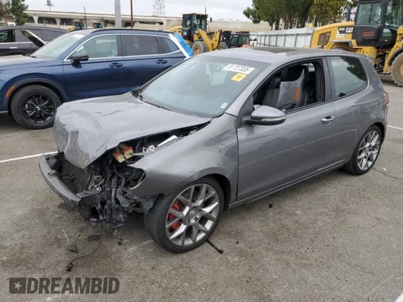 ✅ 2013 Volkswagen Golf GTI • VIN: WVWFD7AJ2DW123753 • Лот: 81737335. Опубликован ранее на Copart с пробегом 176 845 миль. Бесплатный доступ к архиву аукционных продаж из США и подробный отчёт об истории автомобиля на DreamBid. Изображение 1.