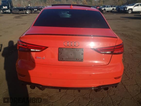 ✅ 2018 Audi RS 3 • VIN: WUABWGFF6J1901920 • Lot: 87127925. Wystawiony na Copart z przebiegiem 96 993 mil. Bezpłatny archiwum sprzedaży aukcyjnych z USA i szczegółowy raport historii pojazdu na DreamBid. Zdjęcie 6.