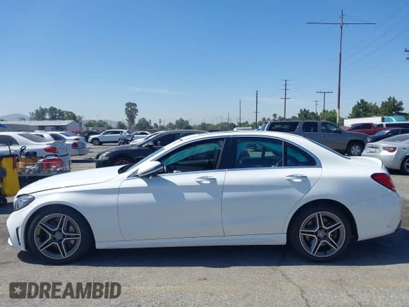 ✅ 2020 Mercedes-Benz C 43 AMG • VIN: 55SWF6EB3LU331939 • Lot: 42684811. Wystawiony na IAAI z przebiegiem 90 875 mil. Bezpłatny archiwum sprzedaży aukcyjnych z USA i szczegółowy raport historii pojazdu na DreamBid. Zdjęcie 15.