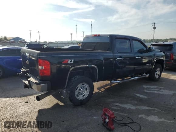 ✅ 2010 Chevrolet Silverado 2500HD LT • VIN: 1GC4KXB6XAF113507 • Lot: 67850475. Wystawiony na Copart z przebiegiem 130 889 mil. Bezpłatny archiwum sprzedaży aukcyjnych z USA i szczegółowy raport historii pojazdu na DreamBid. Zdjęcie 3.