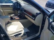 ✅ 2012 Volkswagen Touareg • VIN: WVGEG9BPXCD008518 • Lot: 42062765. Wystawiony na IAAI z przebiegiem 115 209 mil. Bezpłatny archiwum sprzedaży aukcyjnych z USA i szczegółowy raport historii pojazdu na DreamBid. Zdjęcie 5.