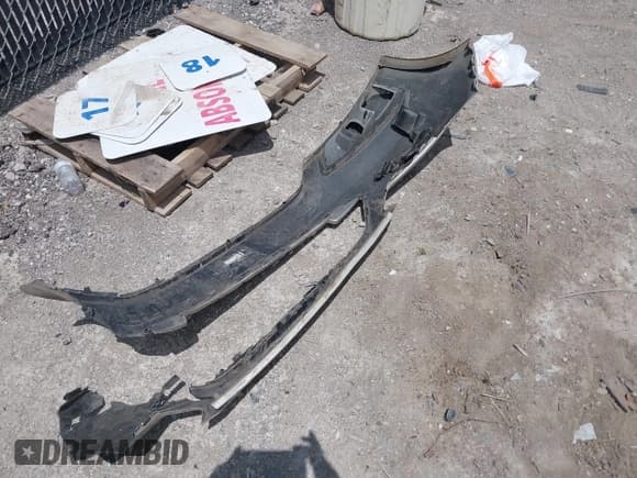 ✅ 2018 Ford Focus SE • VIN: 1FADP3FE2JL311761 • Lot: 42599206. Listed on IAAI with 71,655 mi. Free auction sales archive from the USA and detailed vehicle history report at DreamBid. Image 12.