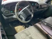 ✅ 2001 Dodge 2500 • VIN: 3B7KF23Z11G748704 • Lot: 94194805. Wystawiony na Copart z przebiegiem 168 499 mil. Bezpłatny archiwum sprzedaży aukcyjnych z USA i szczegółowy raport historii pojazdu na DreamBid. Zdjęcie 8.