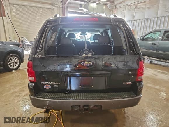 ✅ 2005 Ford Explorer XLT • VIN: 1FMZU73KX5UA57898 • Lot: 93920445. Wystawiony na Copart z przebiegiem 163 993 mil. Bezpłatny archiwum sprzedaży aukcyjnych z USA i szczegółowy raport historii pojazdu na DreamBid. Zdjęcie 6.