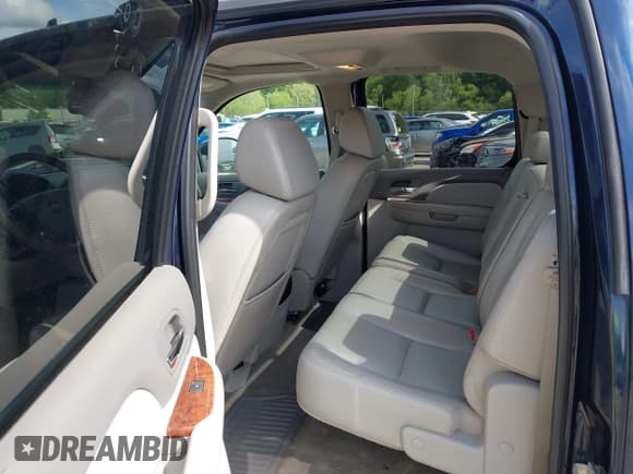✅ 2007 Chevrolet Silverado 1500 LTZ • VIN: 2GCEK13Y271519024 • Lot: 42160012. Listed on IAAI with 174,055 mi. Free auction sales archive from the USA and detailed vehicle history report at DreamBid. Image 8.