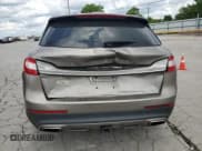 ✅ 2017 Lincoln MKX Select • VIN: 2LMPJ6KP1HBL45556 • Лот: 56964655. Опубликован ранее на Copart с пробегом 132 233 миль. Бесплатный доступ к архиву аукционных продаж из США и подробный отчёт об истории автомобиля на DreamBid. Изображение 6.