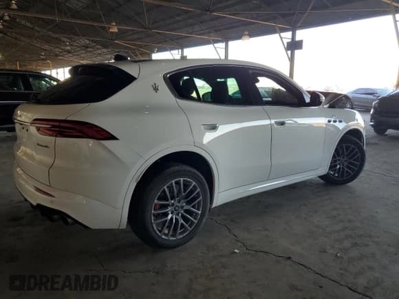 ✅ 2023 Maserati Grecale GT • VIN: ZN682AVAXP7434110 • Lot: 77612364. Listed on Copart with 19,959 mi. Free auction sales archive from the USA and detailed vehicle history report at DreamBid. Image 3.