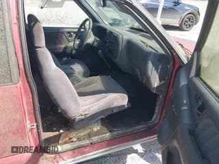 ✅ 1997 Chevrolet Blazer LS • VIN: 1GNCT18W7VK136406 • Lot: 42574267. Wystawiony na IAAI z przebiegiem 185 908 mil. Bezpłatny archiwum sprzedaży aukcyjnych z USA i szczegółowy raport historii pojazdu na DreamBid. Zdjęcie 5.