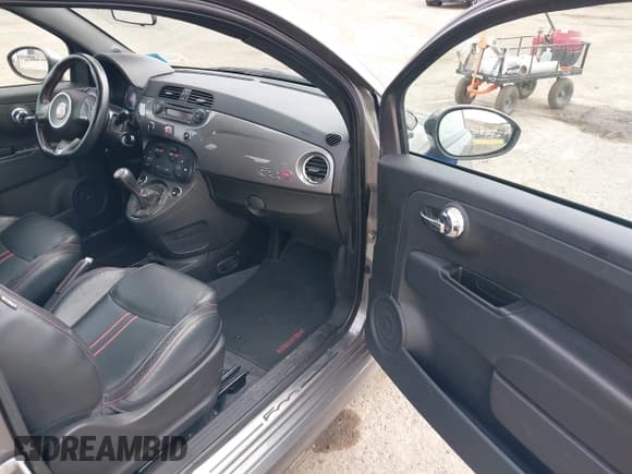 ✅ 2013 FIAT 500 Abarth • VIN: 3C3CFFJH3DT674482 • Lot: 42675081. Wystawiony na IAAI z przebiegiem 93 236 mil. Bezpłatny archiwum sprzedaży aukcyjnych z USA i szczegółowy raport historii pojazdu na DreamBid. Zdjęcie 5.