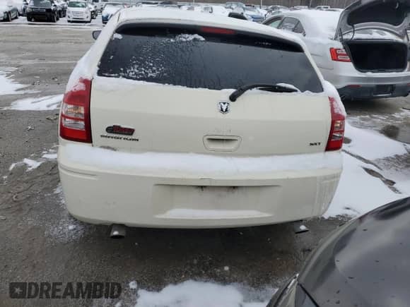 2005 Dodge Magnum SE с VIN 2D4FV48V85H571020, выставлен на аукционе Copart как лот 45716815 с пробегом 170 599 миль миль и Списание • Salvage title. История ставок и продаж доступна на DreamBid. Изображение 6.