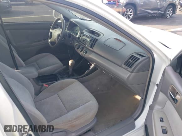 ✅ 2002 Toyota Camry LE • VIN: 4T1BE32K62U061726 • Lot: 43656015. Wystawiony na IAAI z przebiegiem 168 156 mil. Bezpłatny archiwum sprzedaży aukcyjnych z USA i szczegółowy raport historii pojazdu na DreamBid. Zdjęcie 5.