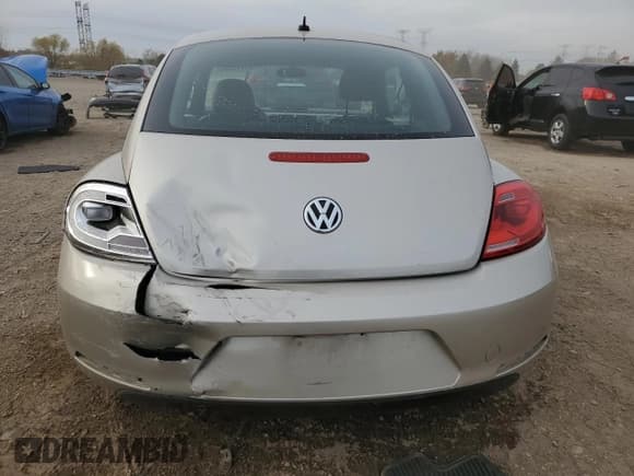 ✅ 2012 Volkswagen Beetle 2.5L PZEV • VIN: 3VWJP7AT5CM643461 • Lot: 91722535. Wystawiony na Copart z przebiegiem 110 104 mil. Bezpłatny archiwum sprzedaży aukcyjnych z USA i szczegółowy raport historii pojazdu na DreamBid. Zdjęcie 6.